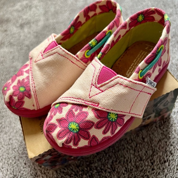 Toms Little Girl - Picture 2 of 4